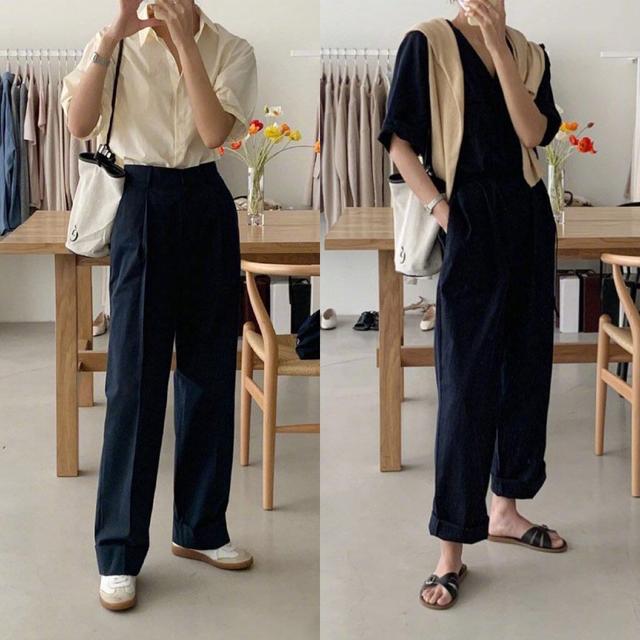 米色衬衣T恤 藏青色宽松直筒裤