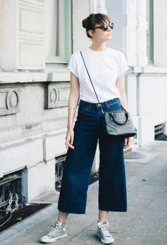 白色T恤 牛仔阔腿裤