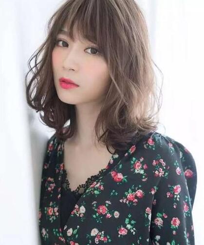 长脸女生 中长发型