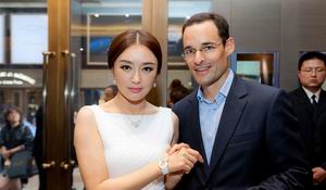 秦岚为伯爵Piaget 大连新店开幕剪彩