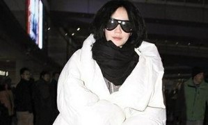 王菲“棉被装”李亚鹏“被罩服”“被子夫妇”秀绝配