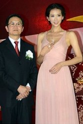 林志玲获赠周大生第一颗世界顶级切工钻石Love100