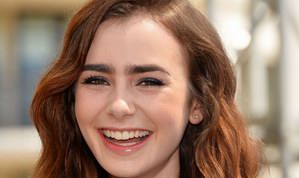 Lily Collins 佩戴宝曼兰朵珠宝宣传新片《圣杯神器》