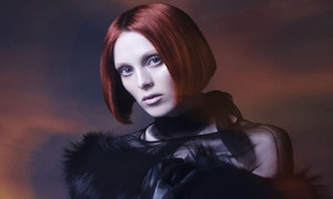 Karen Elson（凯伦·艾尔森）登《Vogue》演绎高定时尚大片