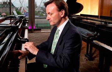 Stephen Hough：一位钢琴家的弥撒