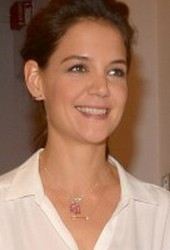 Katie Holmes 手挽Trussardi Rider手袋亮相