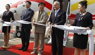 成龙担任中国马文化节形象大使 价值2亿私人飞机曝光