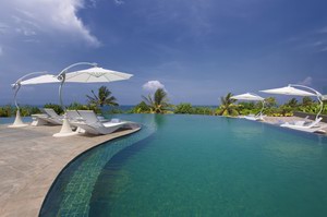 巴厘岛库塔喜来登度假酒店欢迎宾客享受天堂春日假期