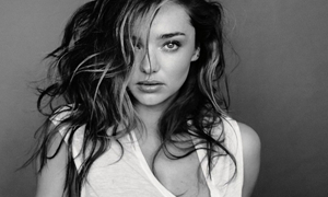 Miranda Kerr 全裸出镜演绎辣妈的性感