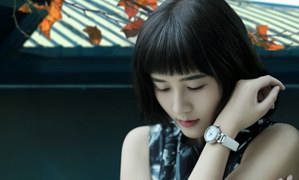 灵狐夏梓桐佩戴飞亚达表亮相第17届上海电影节