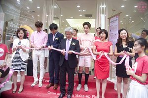 SHINee上海助阵伊蒂之屋全球1号旗舰店开业