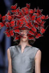 Alexander McQueen（亚历山大·麦昆）「Savage Beauty」作品展2015移师伦敦