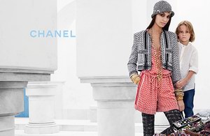 Chanel（香奈儿）2015早春度假系列广告大片，超模Joan Smalls与Hudson Kroenig 倾情演绎