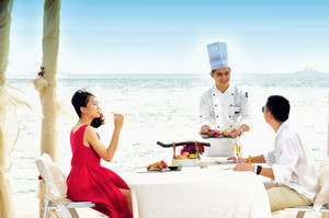 三亚美高梅度假酒店推出2015草坪与沙滩梦幻情人节套餐