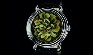 2015巴塞尔钟表展廊桥新品：晕金漆画-蔷薇腕表