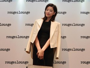 rouge & lounge代言人全智贤亲临店铺为2015SS新品展示