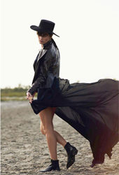 超模Isabeli Fontana 演绎西部牛仔风情大片