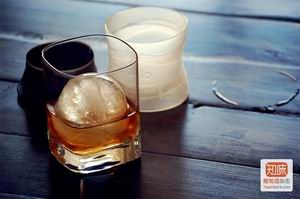 为什么威士忌里的冰块经常是球形的？