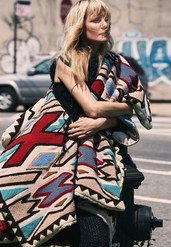  英国老牌超模Kirsten Owen为《Vogue》杂志拍摄复古波米风尚大片
