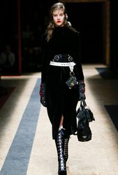 Prada（普拉达）于米兰时装周发布2016秋冬系列