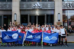 阿迪达斯在上海国际跑步盛事引领致胜巅峰能量