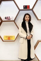 袁咏仪亲身诠释时尚食疗新主张，阿胶护颜揭风潮