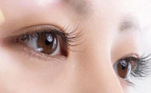 用多少化妆品，都不如去台湾光泽诊所送自己一双会发光的眼睛