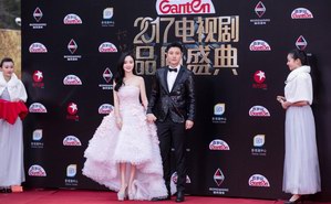 戴比尔斯伴李小璐出席2017中国电视剧品质盛典