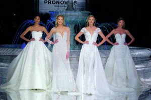 普诺维斯Atelier Pronovias 2018婚纱系列T台秀闪耀亮相