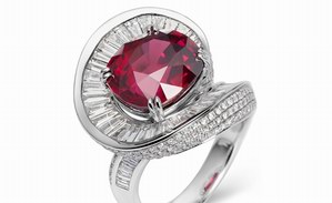 刘斐红宝石作品“Ruby Helix Ring”被苏富比拍卖行“红宝石”收藏画册收录