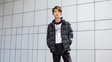 易烊千玺携手adidas neo，号召街头潮流最强音