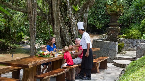巴厘岛首个定制设计的河畔烹饪学校于山妍四季启幕