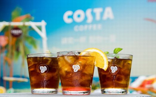 夏日小酌配精致海滩风 COSTA玩出咖啡新花样