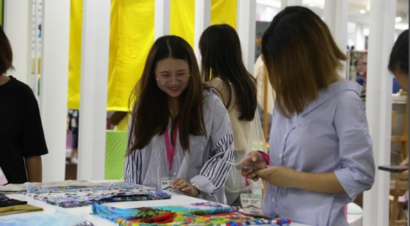 尽显潮流大势　中国女装面料流行趋势在柯桥发布（组图）