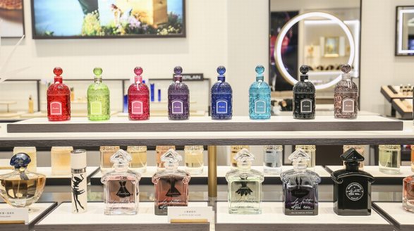 法国娇兰携品牌代言人杨洋隆重揭幕杭州首家精品香水概念店