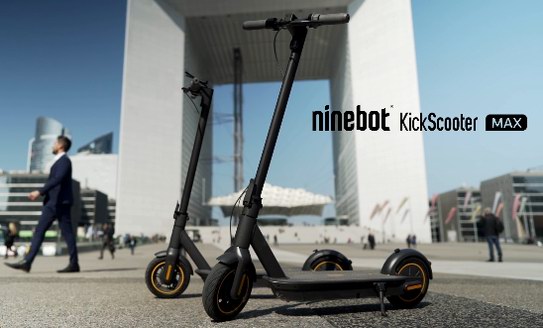九号机器人电动滑板车成纽约时装周焦点 与超模同台走秀