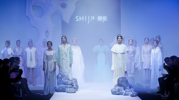 “越”设计，越精绝 SHIJI时集2020春夏系列设计师屠俊发布会