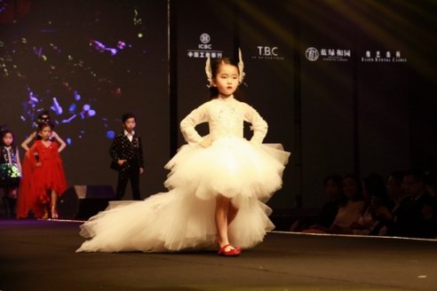 2019，&ldquo;聚 融合时尚 &middot; 无界之夜&rdquo;的一台大戏