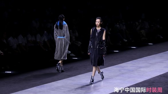 2021海宁中国国际时装周在海宁举行～链接无限未来，彰显多元之美
