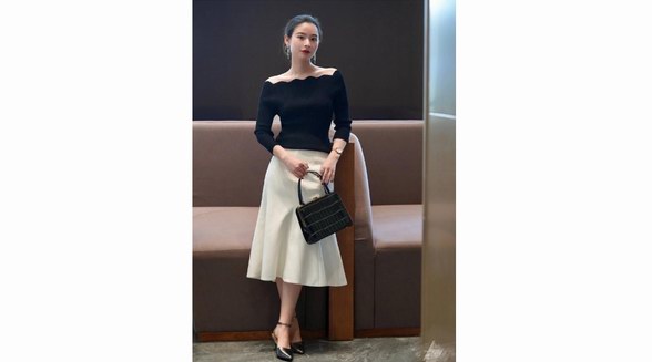 35岁女人怎么穿衣服好看又适合年龄段呢？