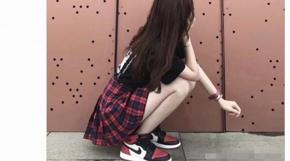 女孩子穿哪双aj适合？aj 1黑红脚趾和aj 6脏粉你喜欢吗