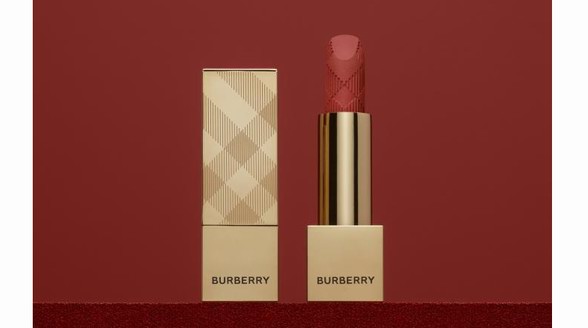 BURBERRY绒雾「小金砖」唇膏全新上市 持色出彩 顷刻绝雾