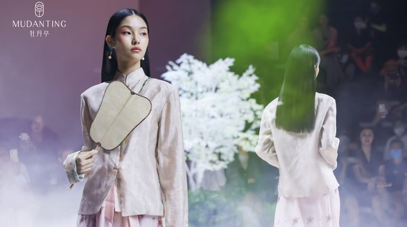 牡丹亭·韩琪2023春夏品牌发布：为独立自信女性而设计的国风时装品牌