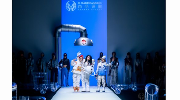 充满元宇宙概念的时尚世界——向阳而生·D.MARTINA QUEEN时装秀