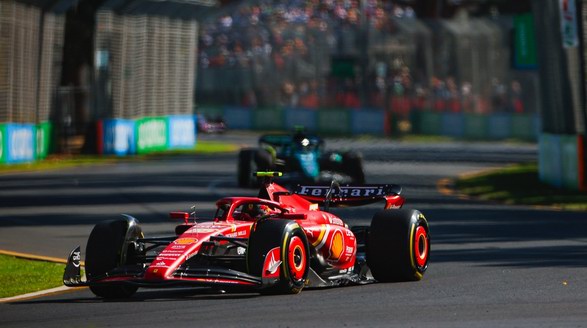 法拉利F1车队包揽澳大利亚F1大奖赛冠亚军，迈凯伦F1车队斩获第三、第四名