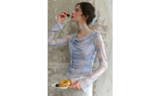 《玫瑰的故事》带火今夏冒头流行的&ldquo;莫奈花园风&rdquo;，浪漫花卉元素轻松打造度假氛围