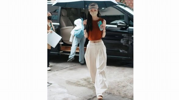 宋轶街拍好养眼！阔腿裤+背心get夏日最清爽时髦穿搭！ 