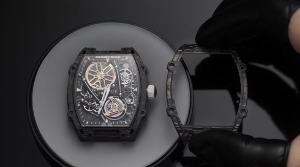 想要实现超轻陀飞轮，这个品牌做过多少努力