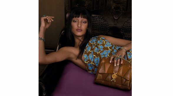 VERSACE 2025春夏系列，于斑斓色彩中迸发盎然生机