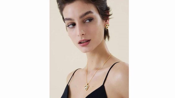 Buccellati布契拉提于今年推出Opera Tulle Heart同系列耳饰